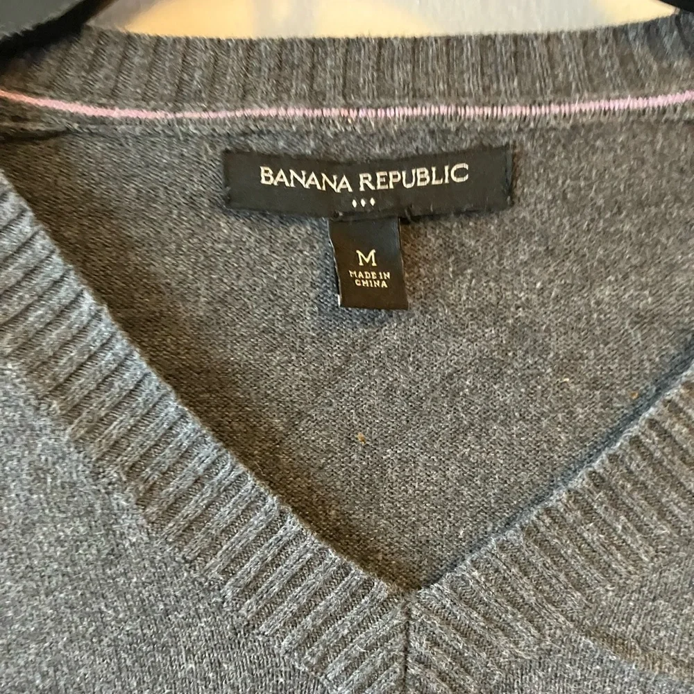 Banana Republic Men’s Gray V-Neck Pullover Sweaters Size M Pre-Owned - Picture 3 of 3